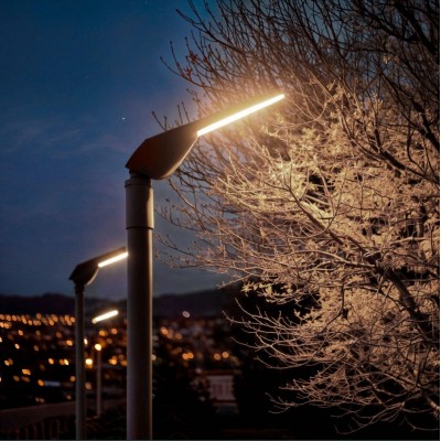 lampadaire de rue , éclairage extérieur , éclairage de rue ,éclairage public , éclairage de Afrique , éclairage Congo ,