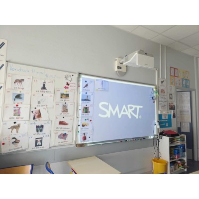 Installation vidéoprojecteur école catholique Montfermeil 93 ,seine saint Denis , écran numérique , installation audiovisuel ,