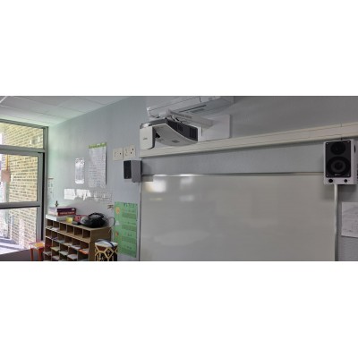Installation vidéoprojecteur école catholique Montfermeil 93 ,seine saint Denis , écran numérique , installation audiovisuel ,